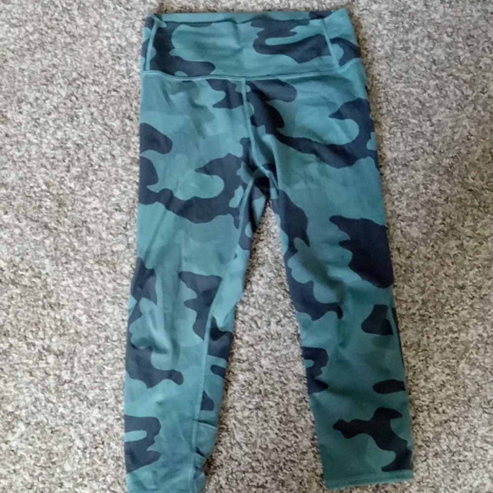 Green camo high-waisted leggings